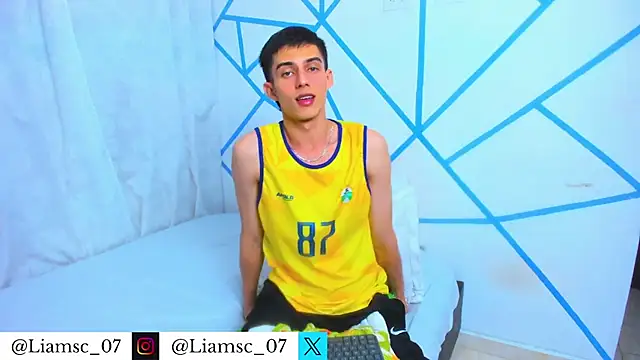 Snapshot of liam_scott77 chatting on November 30, 11:31 pm liam scott77 online show from November 30, 11:31 pm