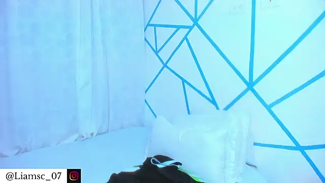 Snapshot of liam_scott77 chatting on December 2, 11:11 pm liam scott77 online show from December 2, 11:11 pm