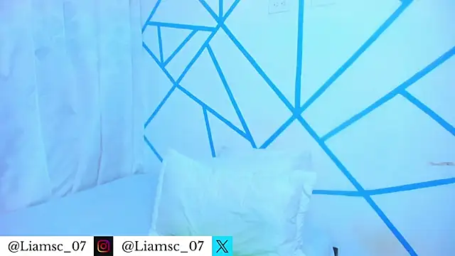 Snapshot of liam_scott77 chatting on December 14, 10:47 pm liam scott77 online show from December 14, 10:47 pm