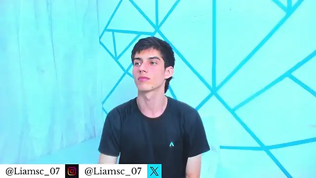 Snapshot of liam_scott77 chatting on February 18, 10:28 pm liam scott77 online show from February 18, 10:28 pm