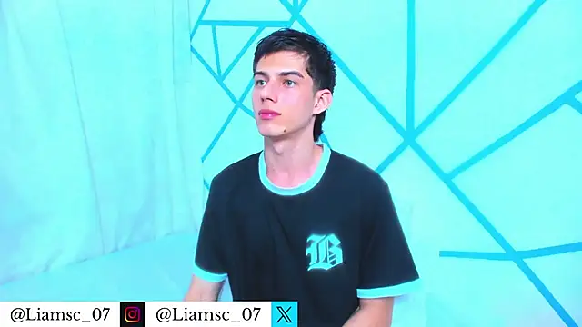 Snapshot of liam_scott77 chatting on February 27, 12:32 am liam scott77 online show from February 27, 12:32 am