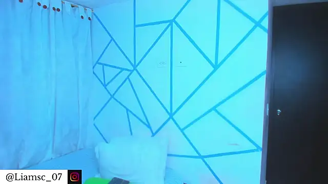 Snapshot of liam_scott77 chatting on March 2, 1:30 am liam scott77 online show from March 2, 1:30 am