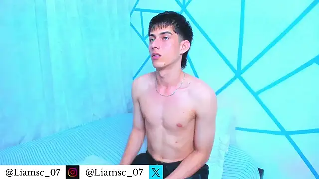 Snapshot of liam_scott77 chatting on March 11, 12:49 am liam scott77 online show from March 11, 12:49 am