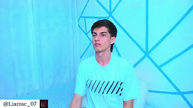 Snapshot of liam_scott77 chatting on March 13, 10:27 pm liam scott77 online show from March 13, 10:27 pm