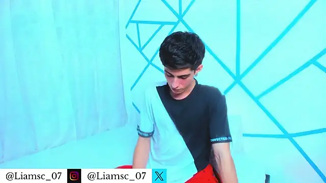 Snapshot of liam_scott77 chatting on March 26, 2:39 am liam scott77 online show from March 26, 2:39 am