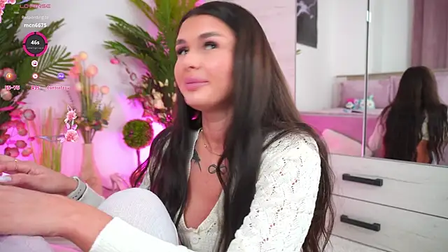 Snapshot of EmilyHudsson_1 chatting on January 17, 6:02 pm EmilyHudsson 1 online show from January 17, 6:02 pm