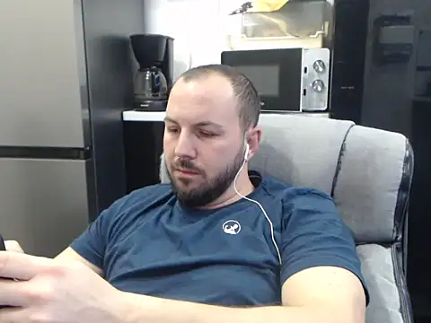 Snapshot of nickolastheboy chatting on December 18, 12:27 am nickolastheboy online show from December 18, 12:27 am