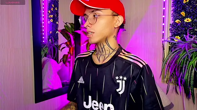 Snapshot of Micaela_Rangel chatting on October 18, 5:03 pm Micaela Rangel online show from October 18, 5:03 pm