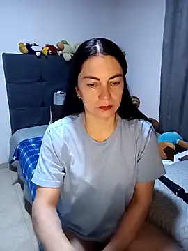 Snapshot of renata_hot1 chatting on April 1, 11:24 pm renata hot1 online show from April 1, 11:24 pm