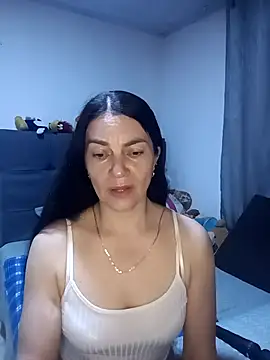 Snapshot of renata_hot1 chatting on April 17, 12:57 am renata hot1 online show from April 17, 12:57 am