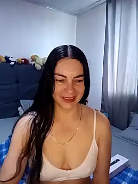 Snapshot of renata_hot1 chatting on April 27, 7:23 pm renata hot1 online show from April 27, 7:23 pm