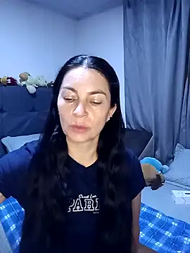 Snapshot of renata_hot1 chatting on May 3, 12:38 am renata hot1 online show from May 3, 12:38 am
