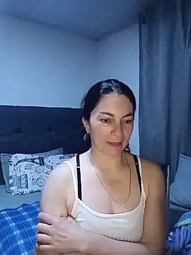 Snapshot of renata_hot1 chatting on June 11, 2:44 am renata hot1 online show from June 11, 2:44 am