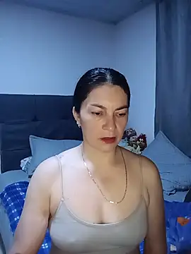 Snapshot of renata_hot1 chatting on June 23, 2:42 am renata hot1 online show from June 23, 2:42 am