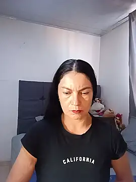 Snapshot of renata_hot1 chatting on June 23, 9:24 pm renata hot1 online show from June 23, 9:24 pm