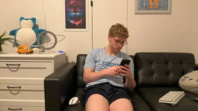 BlueEyedTallGuy94 online show from December 14, 8:13 am