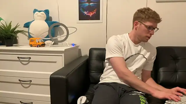 BlueEyedTallGuy94 online show from December 15, 4:40 am