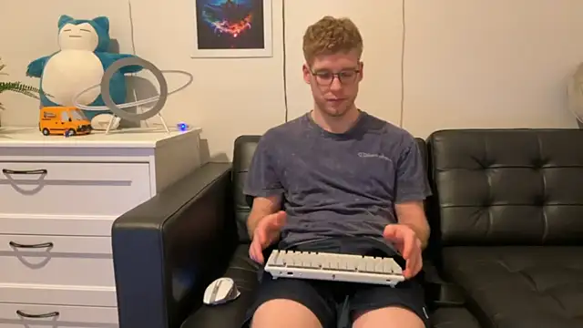 BlueEyedTallGuy94 online show from December 26, 4:10 am