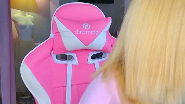 b4by LoL1 online show from February 8, 10:29 am