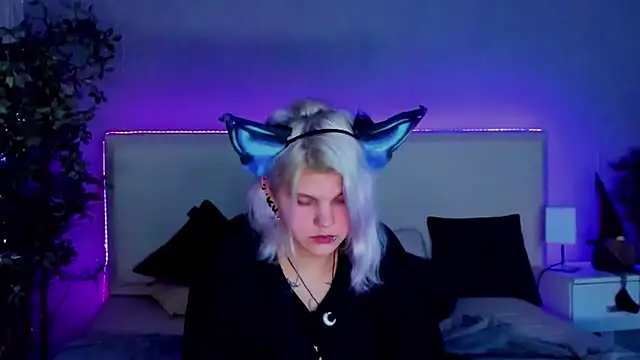 JoannLowe online show from December 20, 11:58 pm