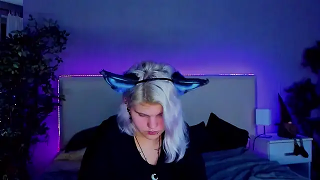 JoannLowe online show from December 21, 11:02 pm