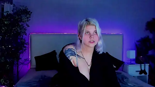 JoannLowe online show from December 22, 11:20 pm