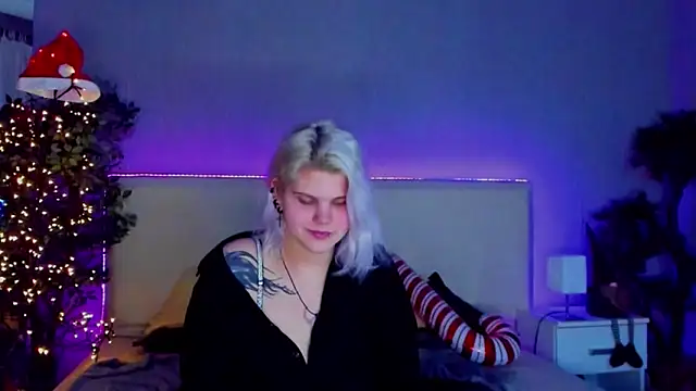 JoannLowe online show from December 23, 8:25 pm