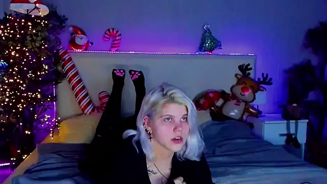 JoannLowe online show from December 23, 11:28 pm