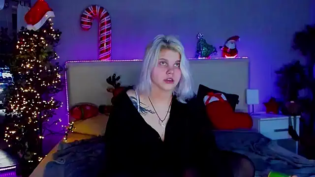 JoannLowe online show from December 24, 11:22 pm