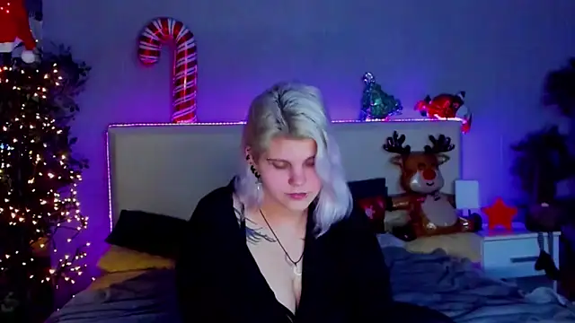 JoannLowe online show from December 26, 1:40 am