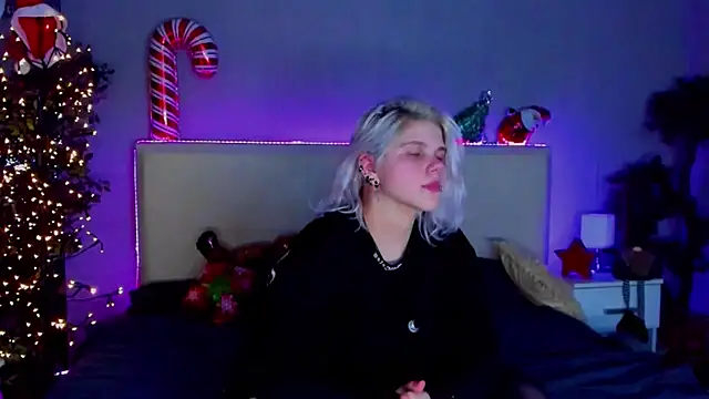 JoannLowe online show from December 31, 12:00 am