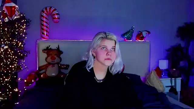 JoannLowe online show from December 31, 3:01 am