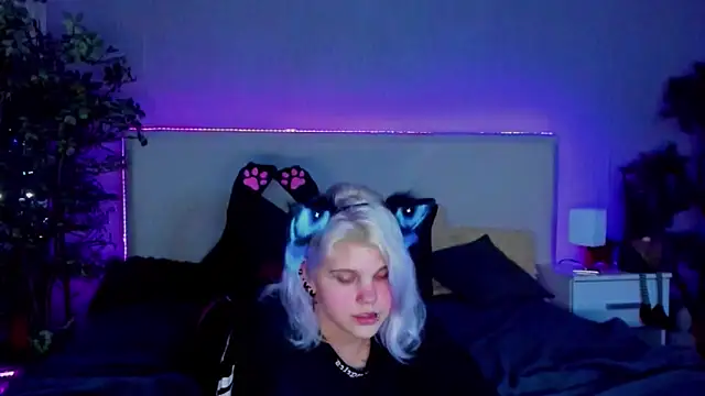 JoannLowe online show from January 11, 12:12 am