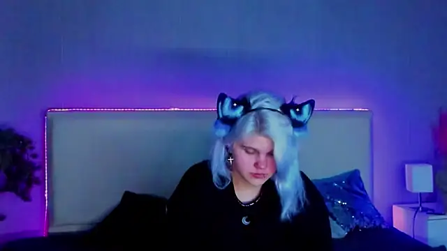 JoannLowe online show from February 18, 8:36 pm