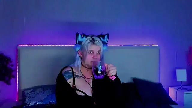 JoannLowe online show from February 25, 2:25 am