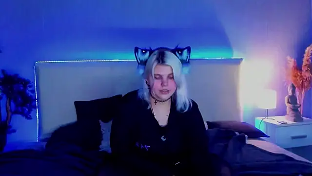 JoannLowe online show from March 19, 2:27 am