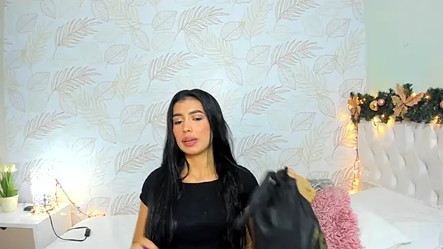 Snapshot of TianaReedd chatting on December 14, 12:01 pm TianaReedd online show from December 14, 12:01 pm