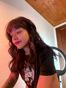 Ashley Chriss online show from December 3, 5:45 pm