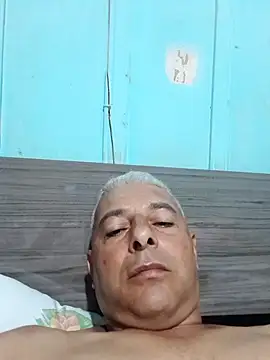 Snapshot of gordonunes chatting on December 1, 5:01 am gordonunes online show from December 1, 5:01 am