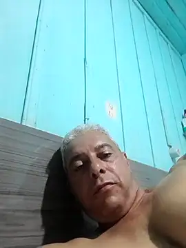 Snapshot of gordonunes chatting on December 15, 8:40 am gordonunes online show from December 15, 8:40 am