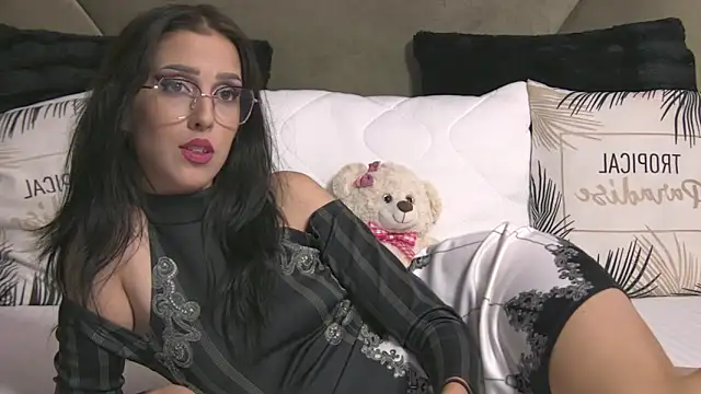 AishaHummer online show from October 8, 5:32 pm