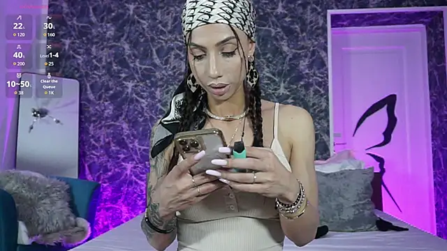 Snapshot of BrianaGolddenn chatting on May 27, 7:33 pm BrianaGolddenn online show from May 27, 7:33 pm