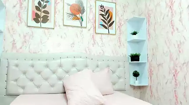 VICTORIA HOUSTON online show from January 22, 9:35 am