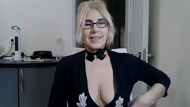 sweet raspberry online show from December 10, 10:38 am