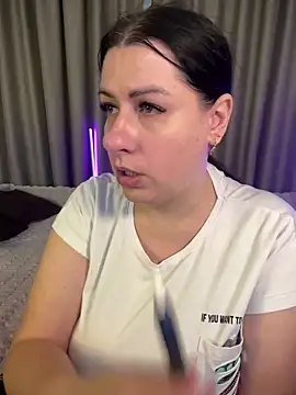 Evelinia online show from December 20, 1:33 pm