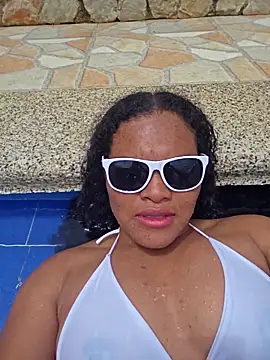 ALISSONREYEZ online show from March 9, 4:00 pm
