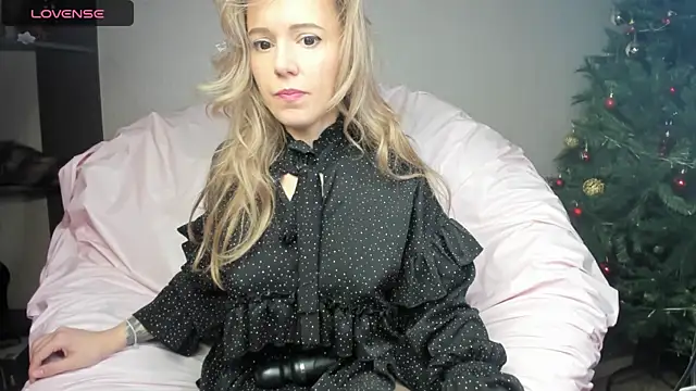 foxy blond online show from December 27, 9:28 am