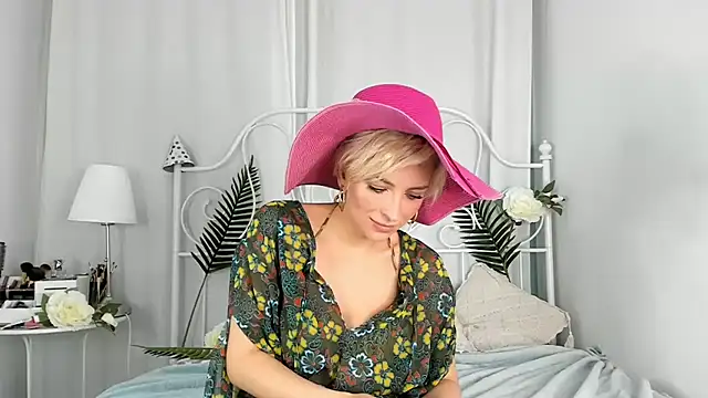 SakuFox online show from February 12, 7:35 pm