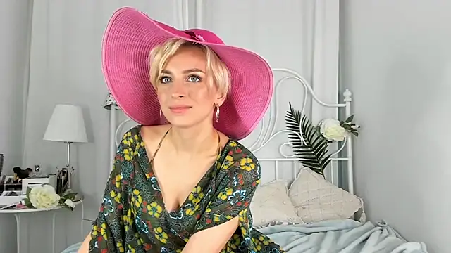 SakuFox online show from December 17, 7:31 pm