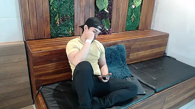 Snapshot of Ian_Daviz chatting on October 22, 12:05 pm Ian Daviz online show from October 22, 12:05 pm